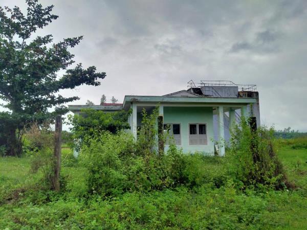 Hoang tàn nhà máy nước