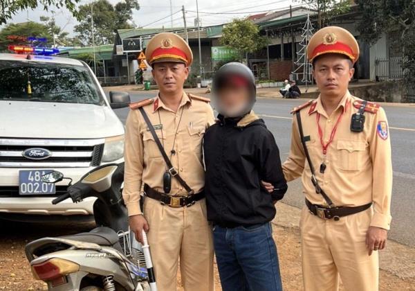 CSGT Đắk Nông phát hiện bắt giữ 01 đối tượng sử dụng và tàng trữ ma túy