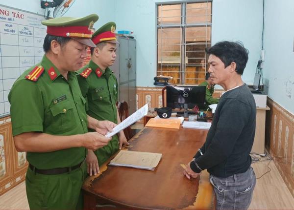 Chặn đường cướp, hiếp tình cũ