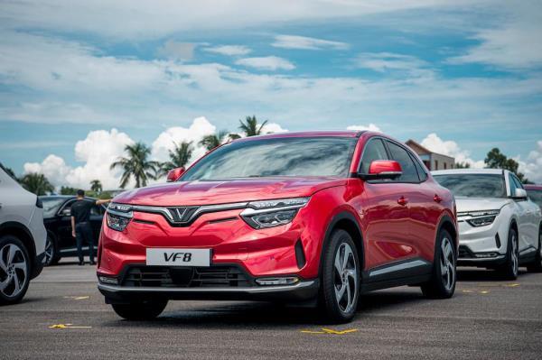 Tung ưu đãi khủng, xe điện trên cơ xe xăng trong mùa mua sắm cuối năm