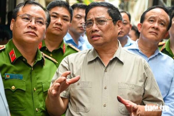 Thủ tướng thị sát hiện trường vụ cháy đặc biệt nghiêm trọng tại chung cư mini ở Hà Nội