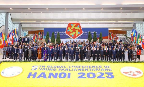 Lần đầu tiên ra tuyên bố Hội nghị Nghị sĩ trẻ toàn cầu