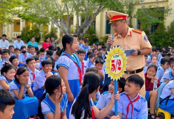 Nâng cao ý thức chấp hành pháp luật về giao thông trong trường học