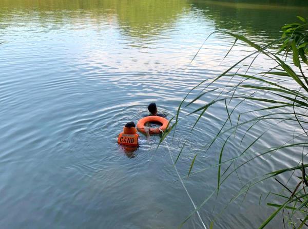 Rủ nhau đi tắm, hai học sinh đuối nước thương tâm