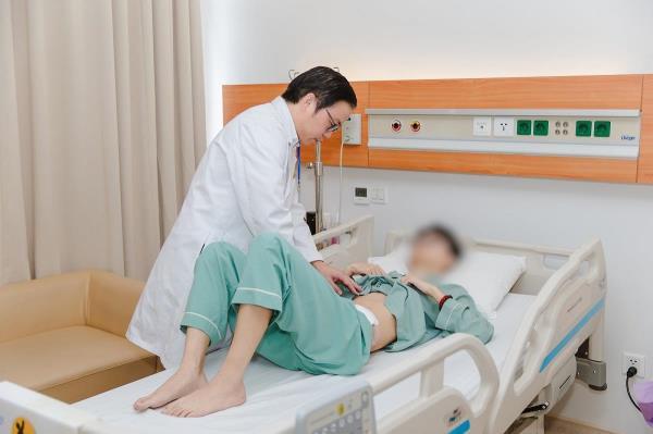 Chiến dịch ngoạn mục giải cứu chàng trai 19 tuổi khỏi khối u xương khổng lồ