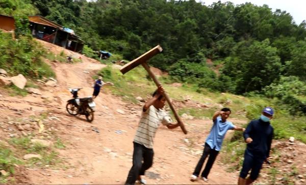 Xử phạt 2 đối tượng đe dọa, đòi hành hung phóng viên ở bãi vàng