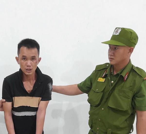 Đối tượng dùng dao chặn xe taxi là người tâm thần