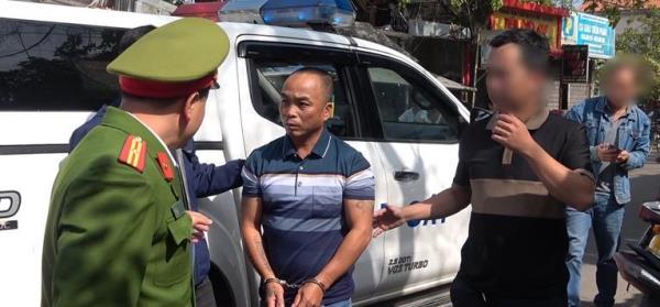 Bắt 2 kẻ chuyên khuân đồ thờ