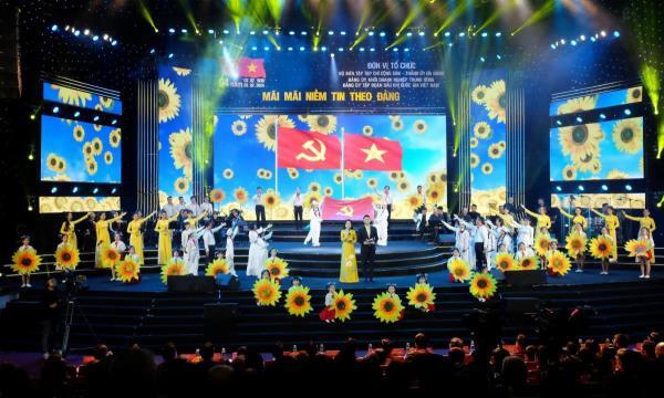 Chương trình nghệ thuật Mãi mãi niềm tin theo Đảng tái hiện những mốc son lịch sử hào hùng 94 mùa xuân của Đảng
