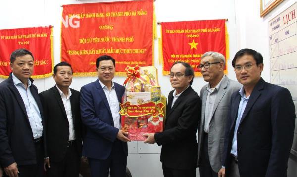 Lãnh đạo thành phố thăm, chúc Tết các đơn vị