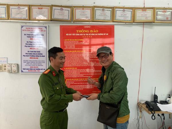 Du khách Hàn cảm ơn Công an Đà Nẵng nhiệt tình