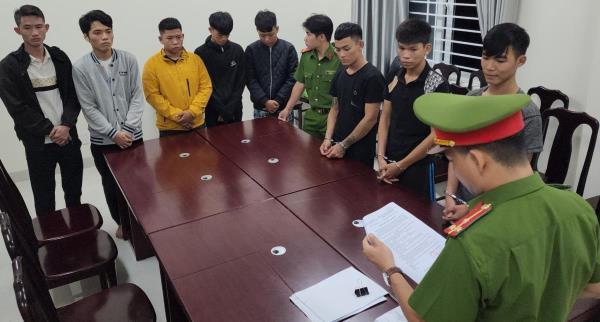 Truy tố nhóm đối tượng dùng hàng nóng hủy hoại tài sản và gây rối trật tự