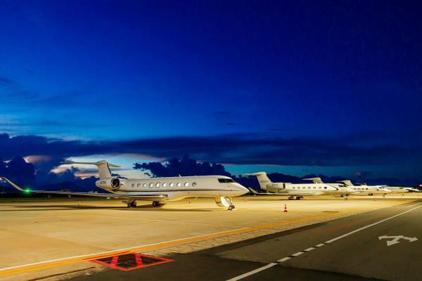 Loạt tàu bay siêu sang Gulfstream đổ bộ sân bay Đà Nẵng