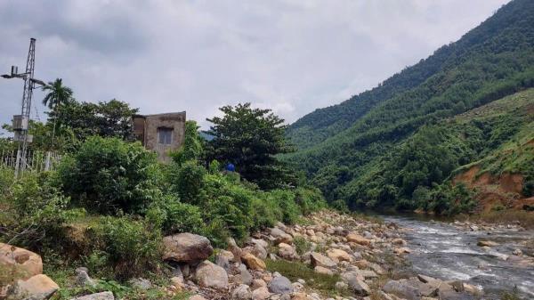 Nỗi lo sạt lở núi ở Hòa Bắc