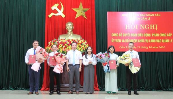 Quận Cẩm Lệ công bố quyết định điều động, phân công cấp Ủy viên và chức vụ lãnh đạo quản lý