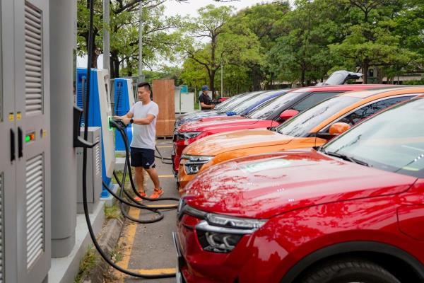 Kinh doanh trạm sạc xe điện - lối đi đầy tiềm năng cho chủ cây xăng tư nhân