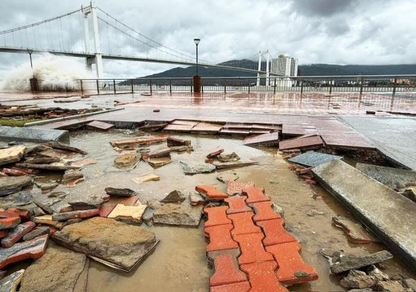 Triển khai giải pháp đổ bê-tông kiên cố vỉa hè đường Như Nguyệt nhằm hạn chế ảnh hưởng của thiên tai