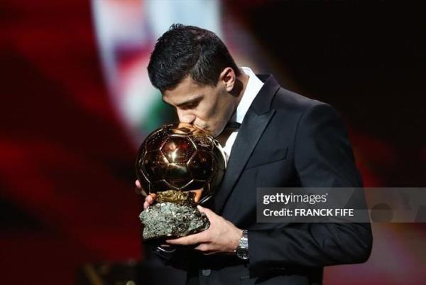 Rodri đoạt danh hiệu Quả bóng vàng 2024