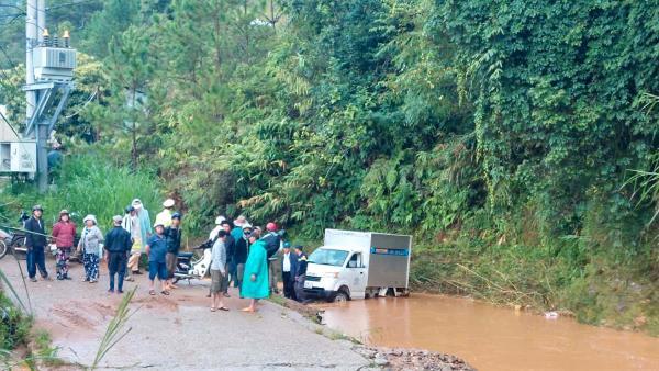 Giữa đường gặp nạn