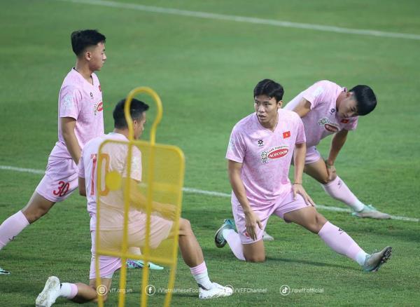 Quế Ngọc Hải là đội trưởng đội tuyển quốc gia dịp FIFA Days tháng 10