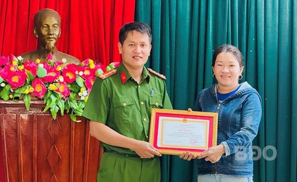 Chủ cửa hàng điện thoại ngăn chặn nhiều vụ lừa đảo