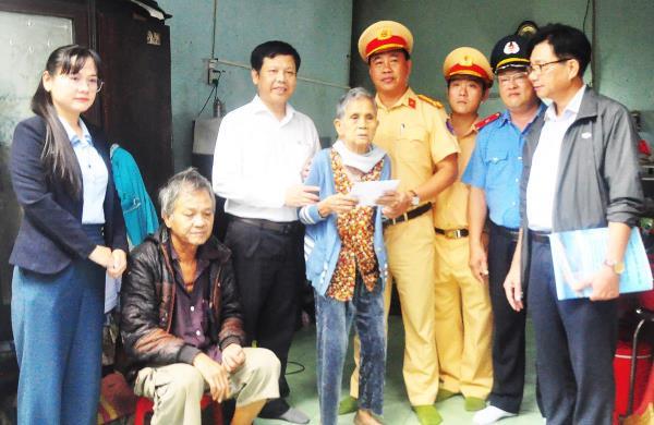 Hỗ trợ 20 triệu đồng cho các gia đình khó khăn có người tử vong vì tai nạn giao thông