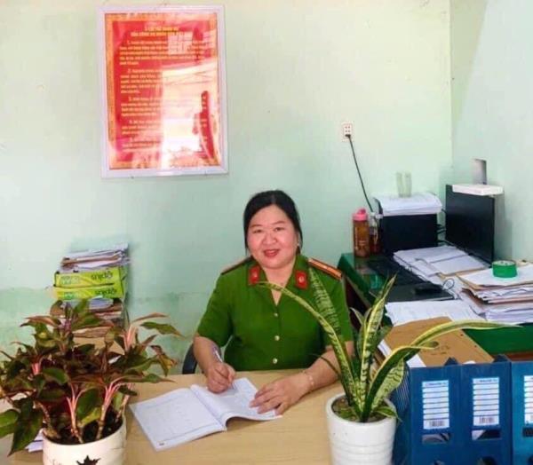 Nữ cán bộ Công an xã gần dân, sát việc