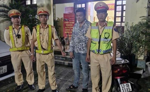 Tạm giữ hình sự đối tượng dùng hung khí tấn công lực lượng CSGT đang làm nhiệm vụ