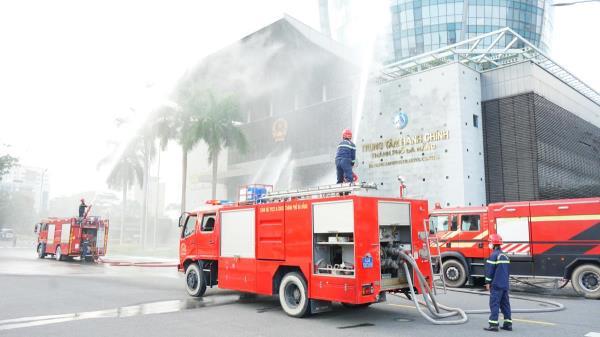 Diễn tập tình huống cháy kép sự cố cháy, nổ và cứu nạn tại Trung tâm Hành chính Đà Nẵng