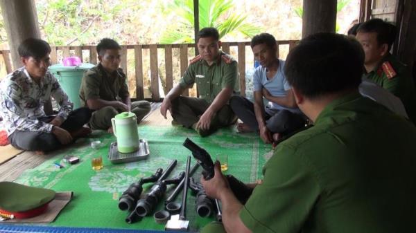 Quảng Ngãi có 187 mô hình Mỗi thôn một điểm, mỗi tháng một đợt vận động thu hồi vũ khí, vật liệu nổ, công cụ hỗ trợ