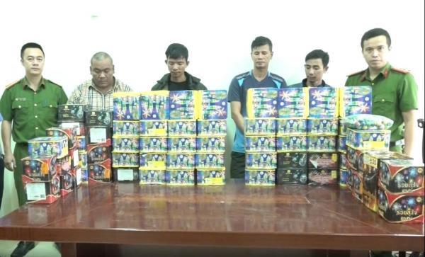 Phá đường dây mua bán pháo lậu