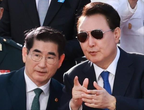 Cảnh sát khám xét văn phòng của Tổng thống Hàn Quốc