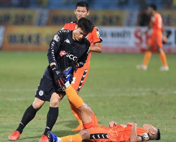 Rộ tin thủ môn Bùi Tiến Dũng đến SHB Đà Nẵng: Một quyết định, đa mục tiêu