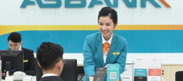 Lãi suất ngân hàng biến động mạnh trong cuộc đua hút vốn