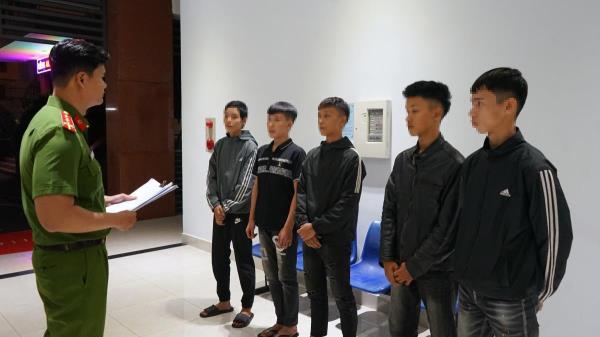 Đừng để đêm nay con đi chơi xa đi quá xa