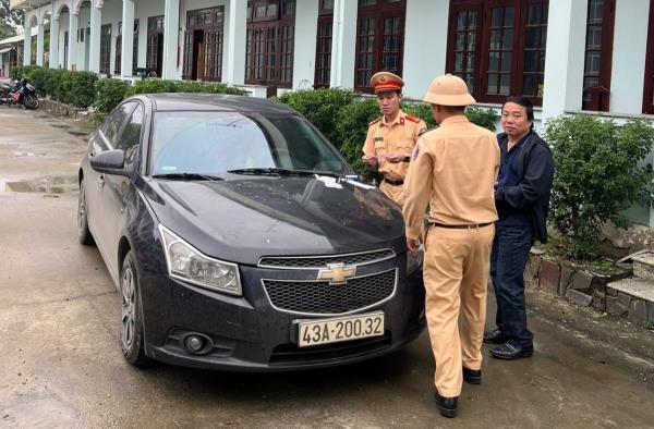 Truy vết ô-tô trong vụ tai nạn lúc nửa đêm