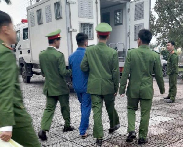 Hai thiếu niên bị dụ dỗ vận chuyển 12.000 viên hồng phiến