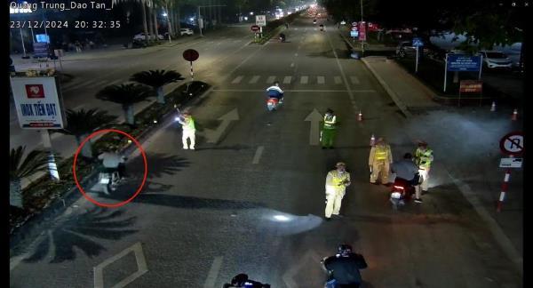 Xử lý nam thanh niên vi phạm trật tự ATGT qua hệ thống mắt thần