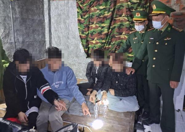 Con nghiện bị tóm tại trận