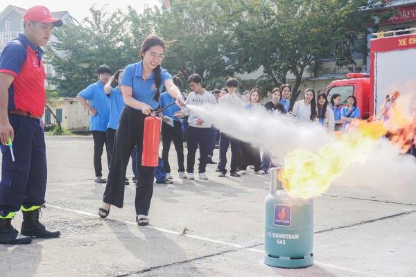 Tập huấn kỹ năng phòng cháy chữa cháy, cứu nạn cứu hộ cho sinh viên Đà Nẵng
