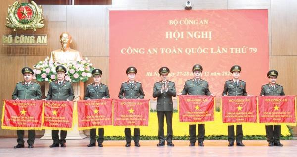 Lực lượng Công an đấu tranh hiệu quả với các loại tội phạm, hướng về cơ sở phục vụ nhân dân