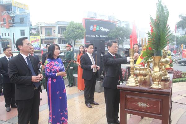 Đoàn lãnh đạo quận Thanh Khê viếng, dâng hương, đặt vòng hoa tại các địa danh lịch sử