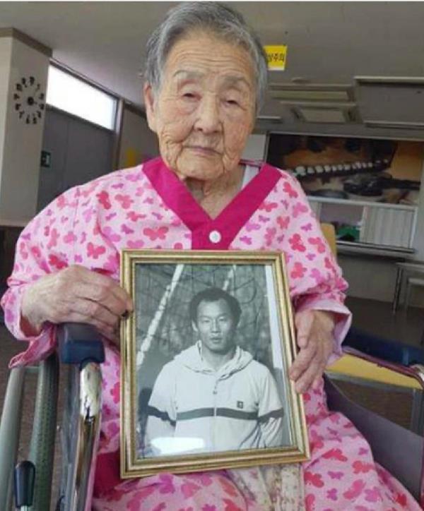 Mẹ của HLV Park Hang-seo qua đời: ‘Trái tim tôi trĩu nặng