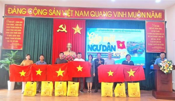 Gặp mặt, động viên ngư dân ra quân khai thác hải sản xa bờ