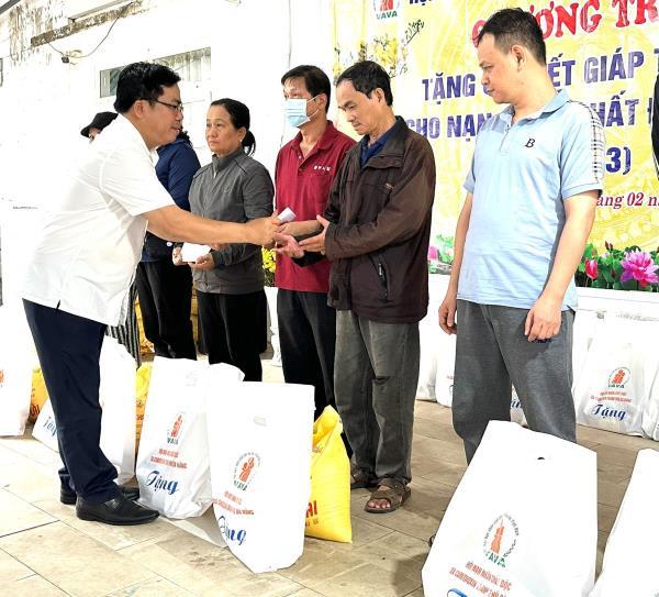 Chăm lo Tết cho gia đình nạn nhân chất độc da cam