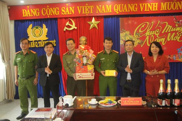 Lãnh đạo quận Thanh Khê thăm, chúc Tết các đơn vị làm nhiệm vụ đảm bảo ANTT dịp Tết Nguyên đán