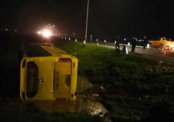 Công an Quảng Trị kịp thời cứu hộ hành chục hành khách trên xe giường nằm gặp nạn trong đêm