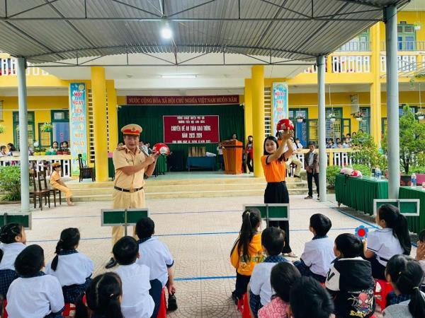 Đẩy mạnh tuyên truyền an toàn giao thông tại trường học