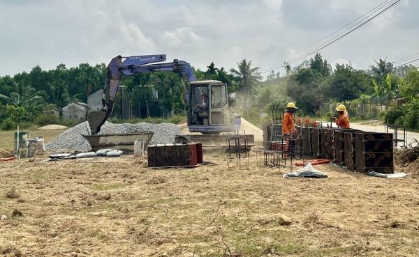 PC Quảng Ngãi: Di dời, vận hành ổn định lưới điện phục vụ thi công cao tốc