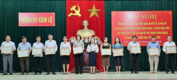 Khen thưởng 11 tập thể, 19 cá nhân thực hiện tốt Nghị quyết 33-NQ/TW và Chỉ thị 38-CT/TW
